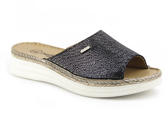 Производитель обуви, мужской и женской детской обуви из натуральной кожи.