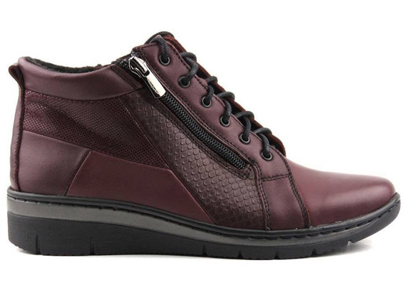 Производитель обуви, мужской и женской детской обуви из натуральной кожи.